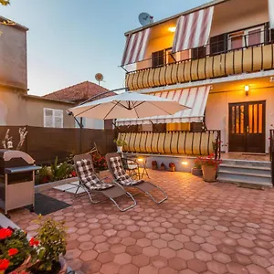 https://apartment-hosana.hotelinzadar.com