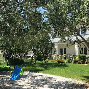 https://apartments-dobric.hotels-in-trogir.com