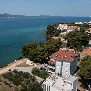 https://lila-apartments.hotelinzadar.com