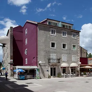 Apartment Tin, Split